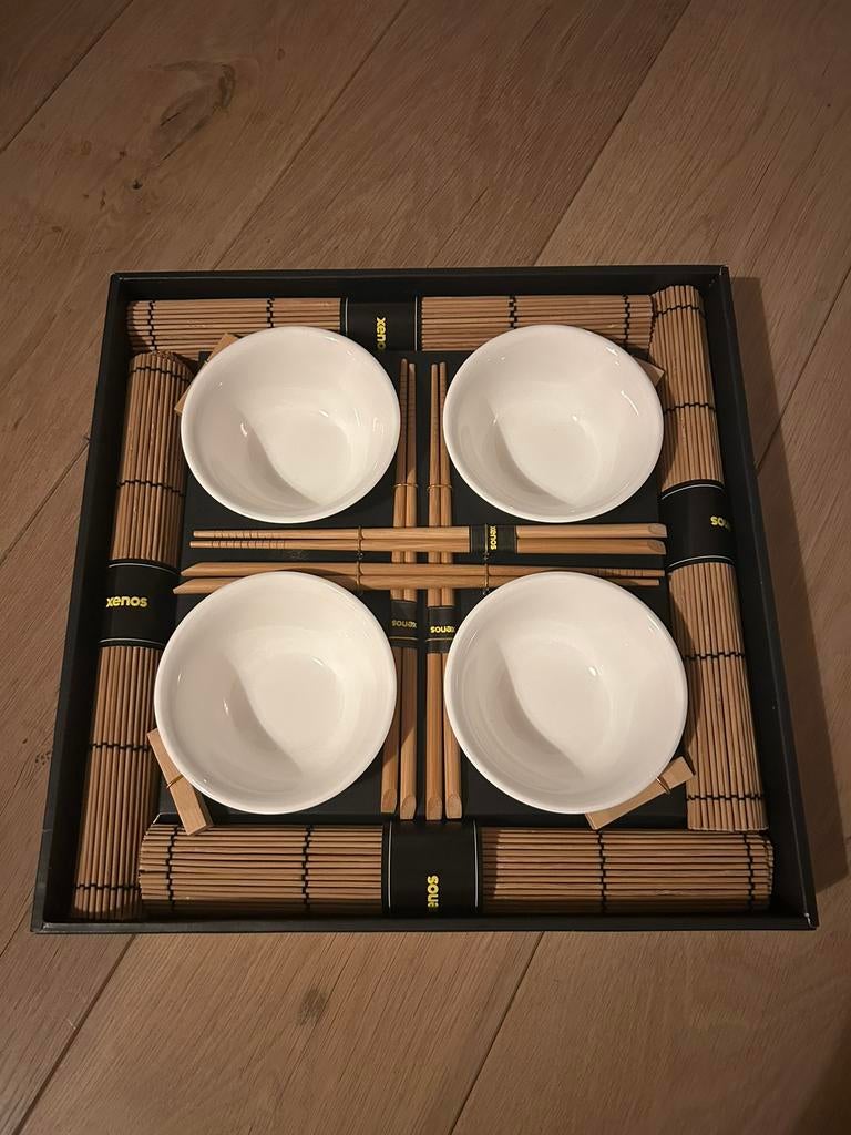NIEUW - sushi set 4 personen - stokjes - bakjes - placements, Huis en Inrichting, Ophalen of Verzenden, Zo goed als nieuw