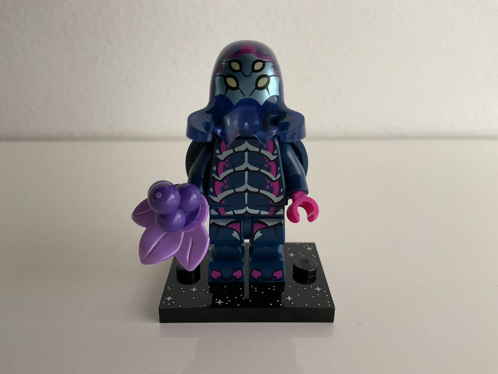 LEGO CMF - minifiguur - col26-10 - Alien Beetlezoid, Lego, Compleet, Ophalen of Verzenden, Zo goed als nieuw