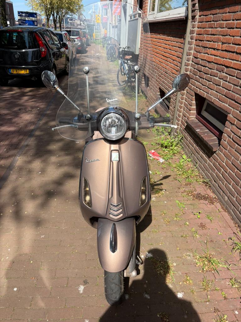 Vespa Primavera 2014, Fietsen en Brommers, Snorfietsen en Snorscooters, Ophalen, Zo goed als nieuw, Benzine, Vespa