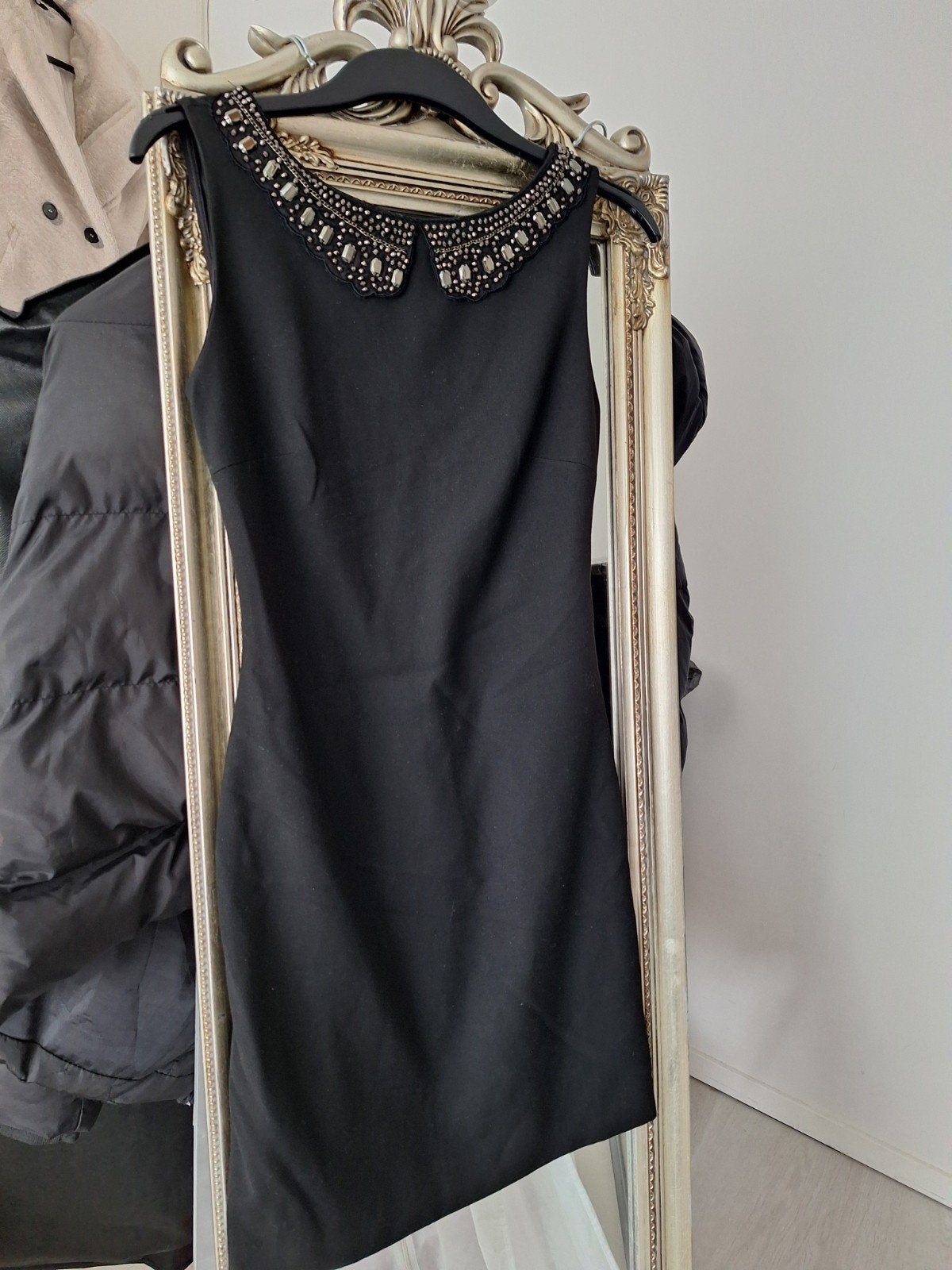 Zara kort zwart jurkje met steentjes maat S 36, Kleding | Dames, Verzenden, Maat 36 (S), Gedragen, Boven de knie