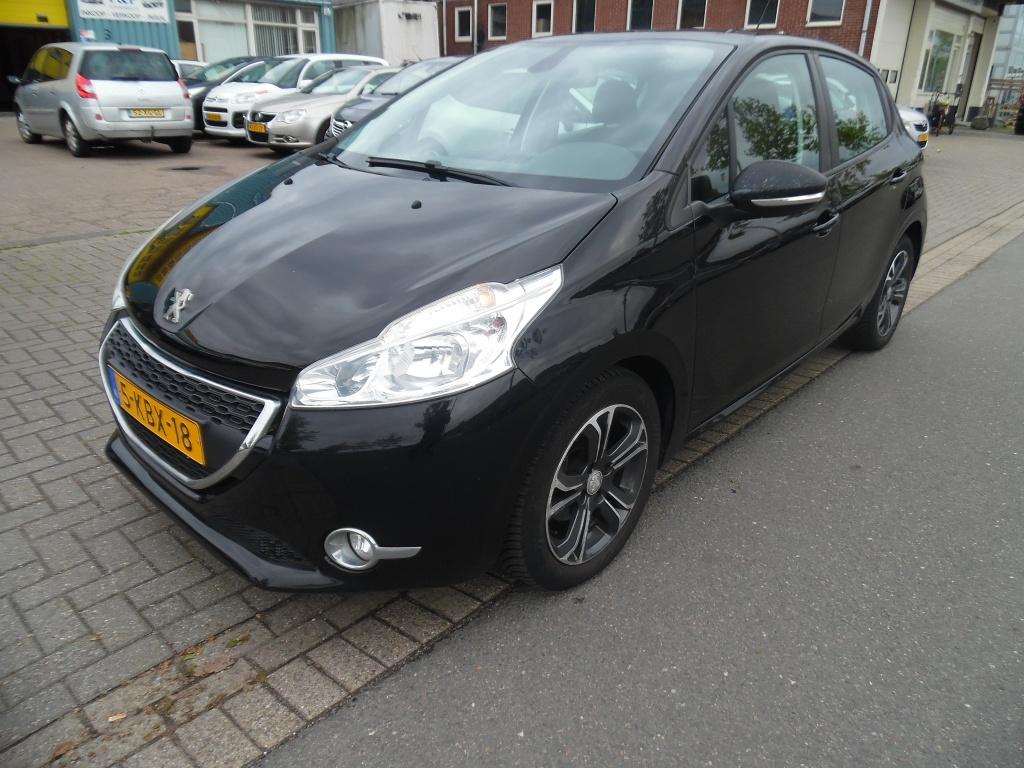 Peugeot 208 apk 11.26 1.2 VTi Envy airco (bj 2013), Euro 5, Gebruikt, 31 €/maand, 1199 cc