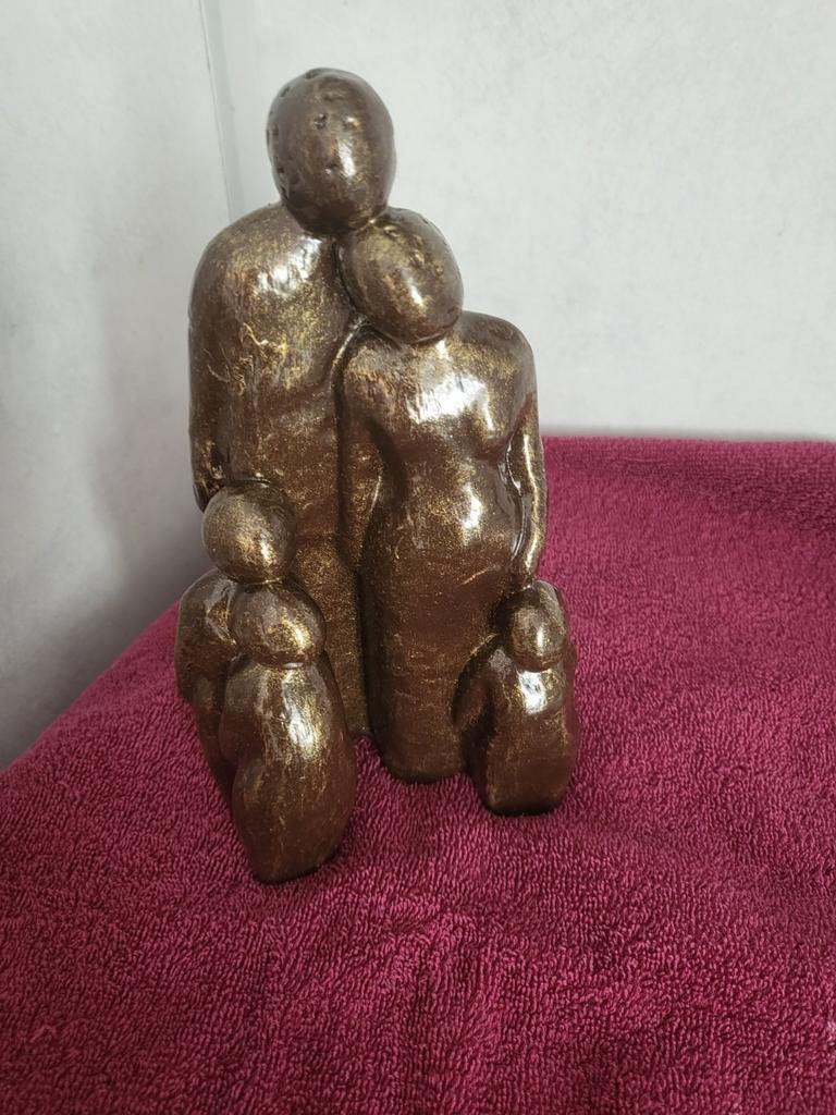 Bronzen geverfd beeldje van een familie, Ophalen of Verzenden, Zo goed als nieuw, Mens