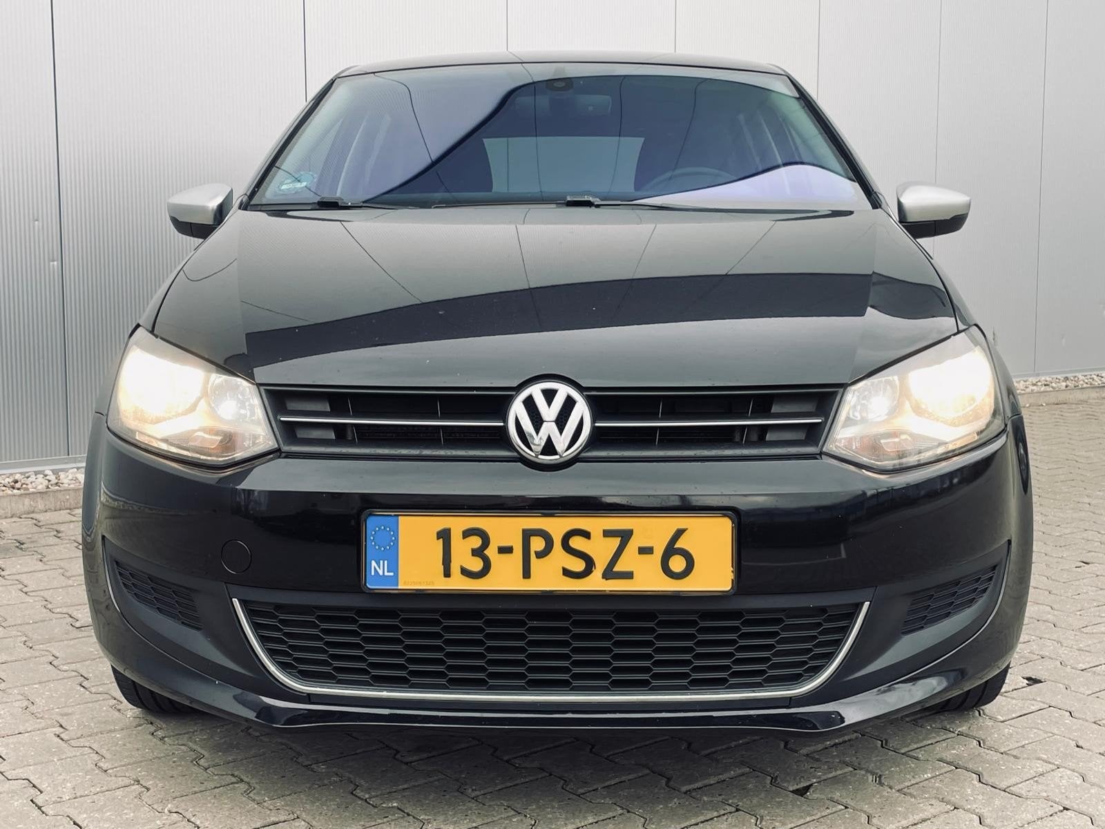 Volkswagen Polo 1.6 TDI 66KW 2011 Zwart airco, Auto's, Voorwielaandrijving, 1057 kg, 4 cilinders, Zwart