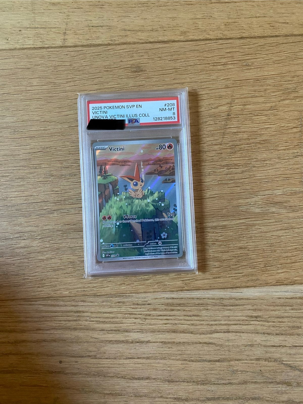 Psa (8) graded pokemonkaart Victini, Hobby en Vrije tijd, Verzamelkaartspellen | Pokémon, Verzenden, Zo goed als nieuw, Losse kaart