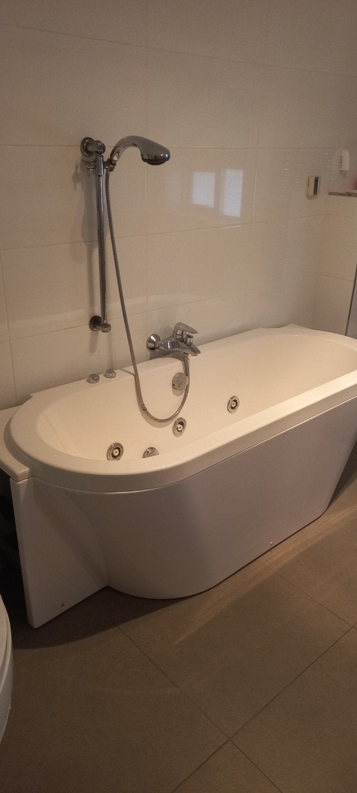 Bad met whirlpool Teneesse groupo, Ophalen