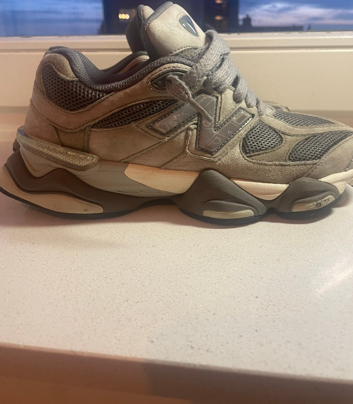 New balance 9060 grijze, Ophalen, Overige kleuren, Sneakers of Gympen, Zo goed als nieuw