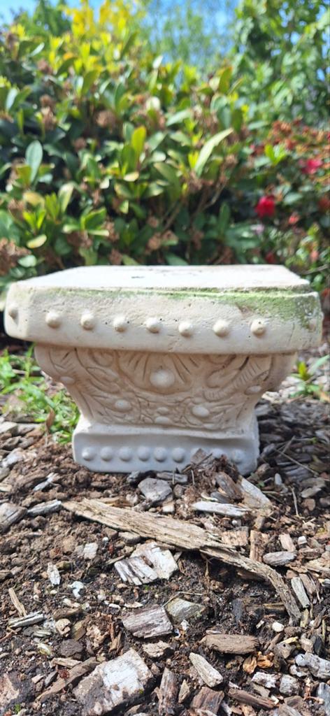 Decoratieve sokkel van beton voor tuinbeeld, Tuin en Terras, Tuinbeelden, Ophalen