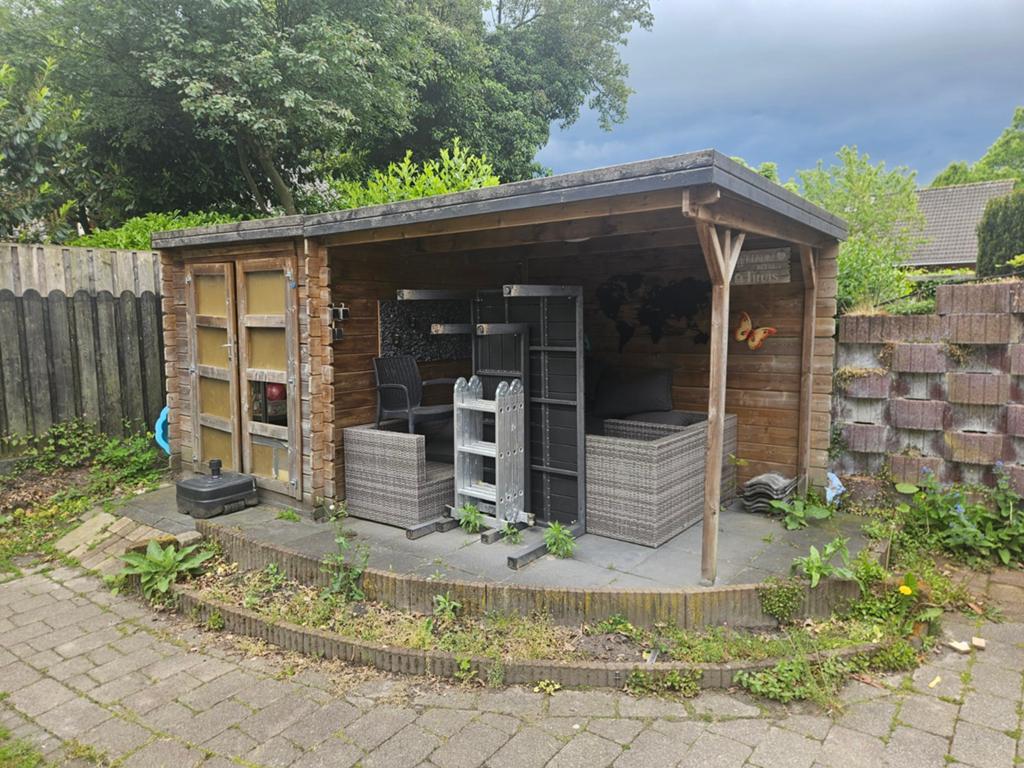 Tuinhuisje met overkapping - Gebruikt maar functioneel, Tuin en Terras, Tuinhuis, 250 tot 500 cm, Ophalen of Verzenden, 2 ramen