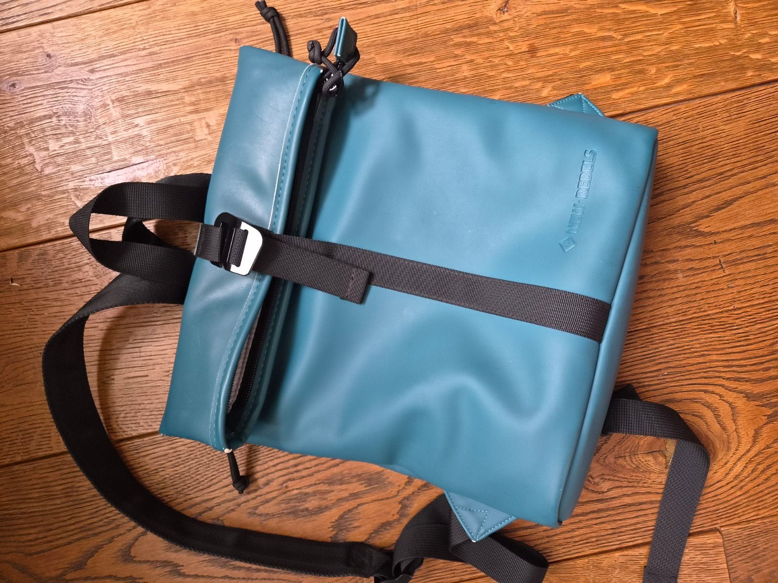 New rebels waterafstotende rugtas, Ophalen of Verzenden, Zo goed als nieuw, Overige merken, 30 tot 45 cm