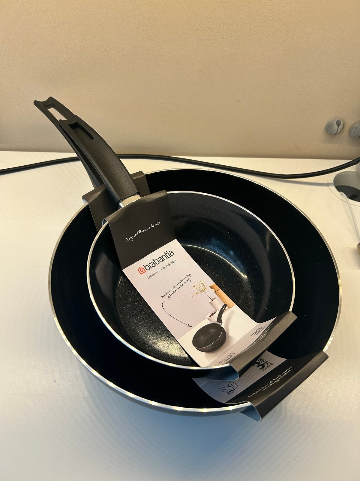Brabantia Cookery anti-aanbak wokpan 20cm en 28cm, Huis en Inrichting, Keuken | Potten en Pannen, Antiaanbaklaag, Verzenden, Wok