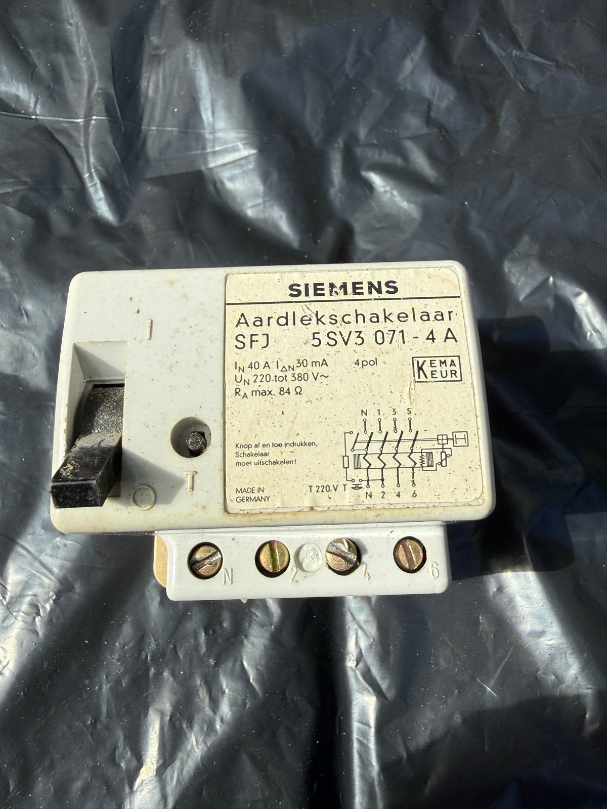Siemens Aardlekschakelaar 40A 30mA 4-polig, Doe-het-zelf en Verbouw, Ophalen of Verzenden, Gebruikt, Siemens, Aardlekschakelaar