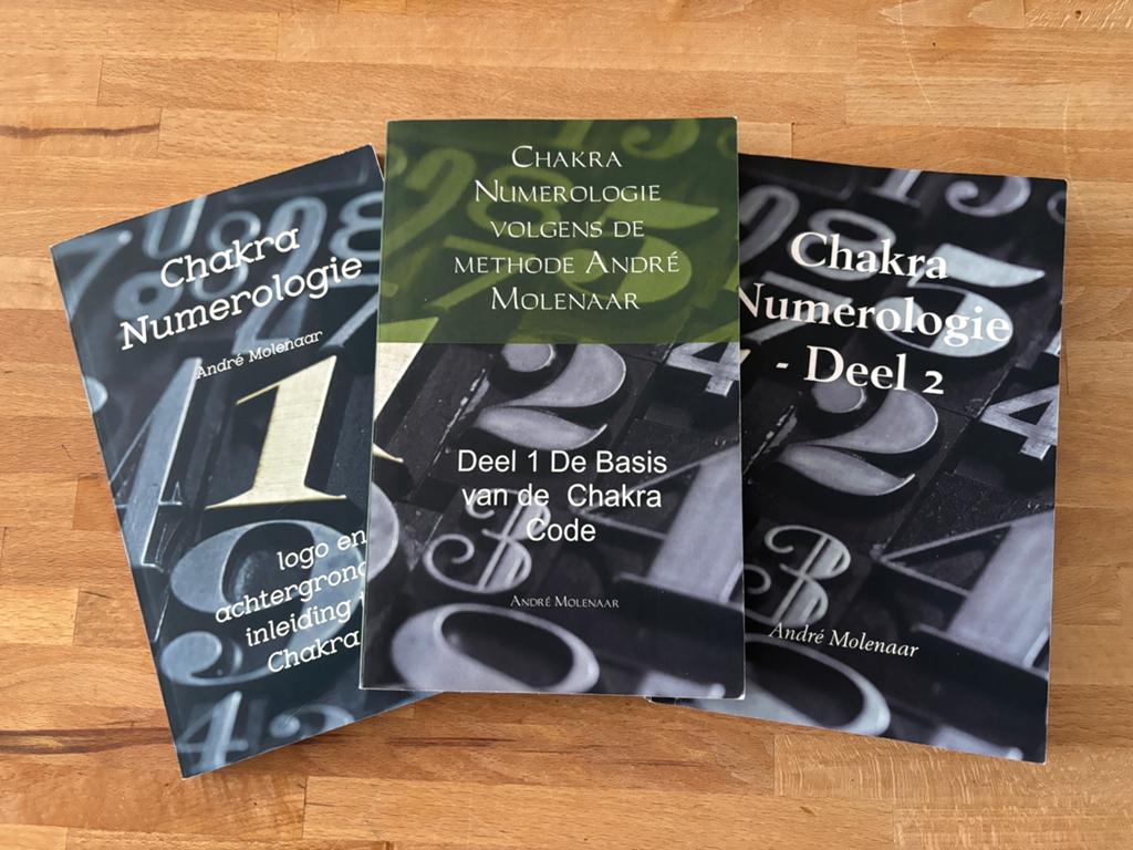 Chakra Numerologie boekenreeks – André Molenaar, Boeken, Ophalen of Verzenden, Gelezen, Spiritualiteit algemeen, Achtergrond en Informatie