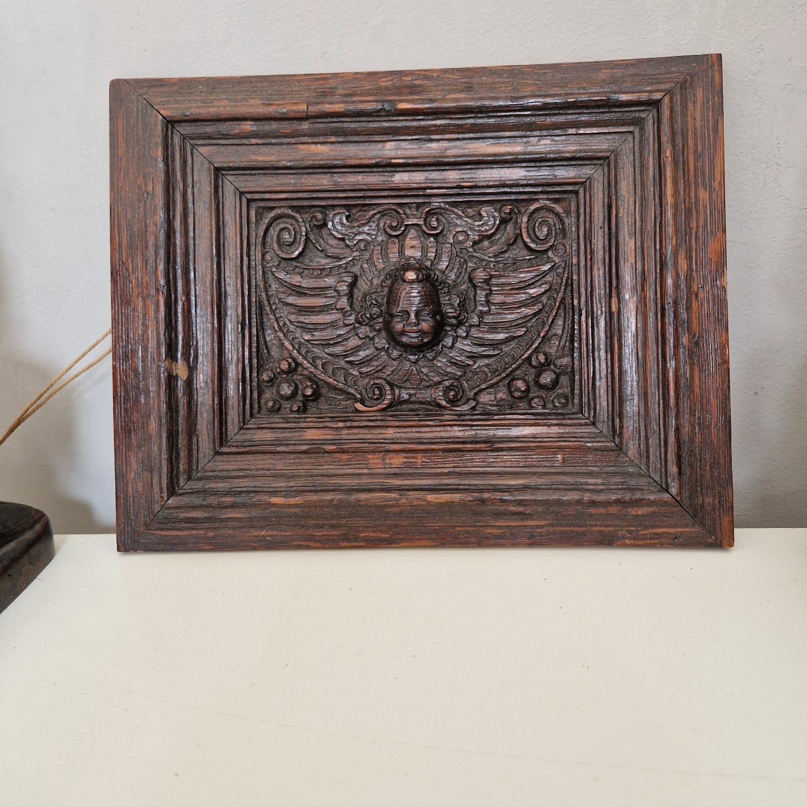 Antiek houten kastpaneel met rijk houtsnijwerk – reliëf, Antiek en Kunst, Ophalen of Verzenden