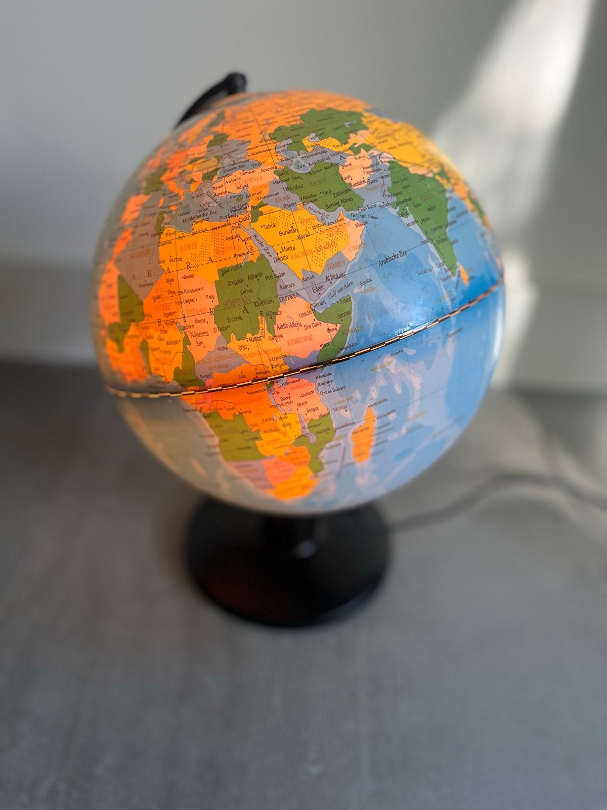 Verlichte Wereldbol - Educatief en Decoratief, Kunststof, Draaibaar, Ophalen of Verzenden, Zo goed als nieuw