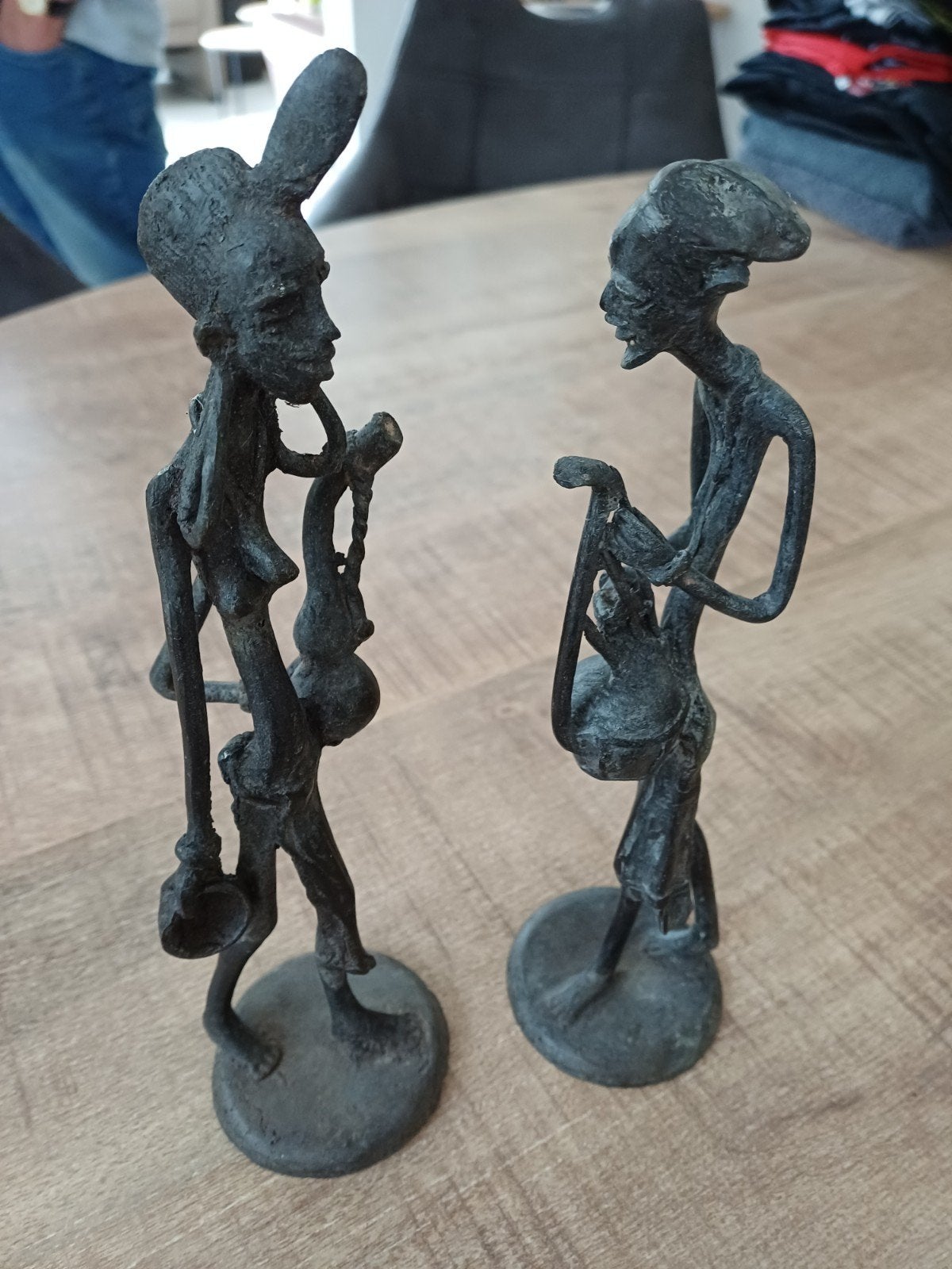 Afrikaanse beelden - Man en vrouw, Antiek en Kunst, Kunst | Beelden en Houtsnijwerken, Ophalen of Verzenden, Brons, Beeld, Klassiek