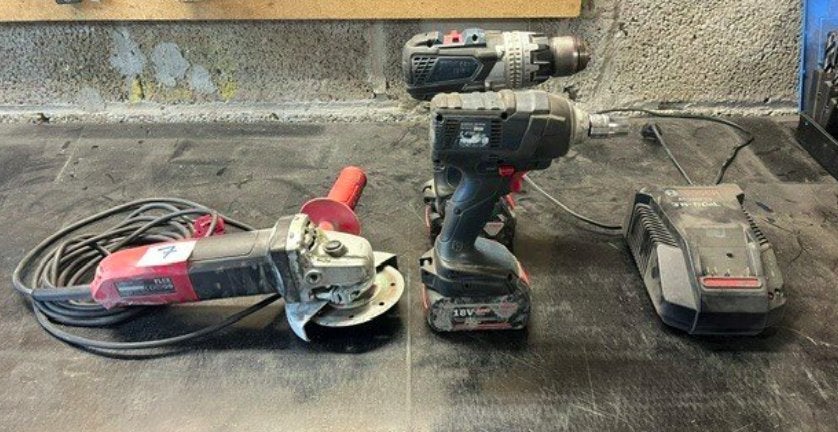 Accu boormachine & schroevendraaier BOSCH, Slijpschijf FLEX, Doe-het-zelf en Verbouw, Gereedschap | Boormachines, Verzenden, Gebruikt