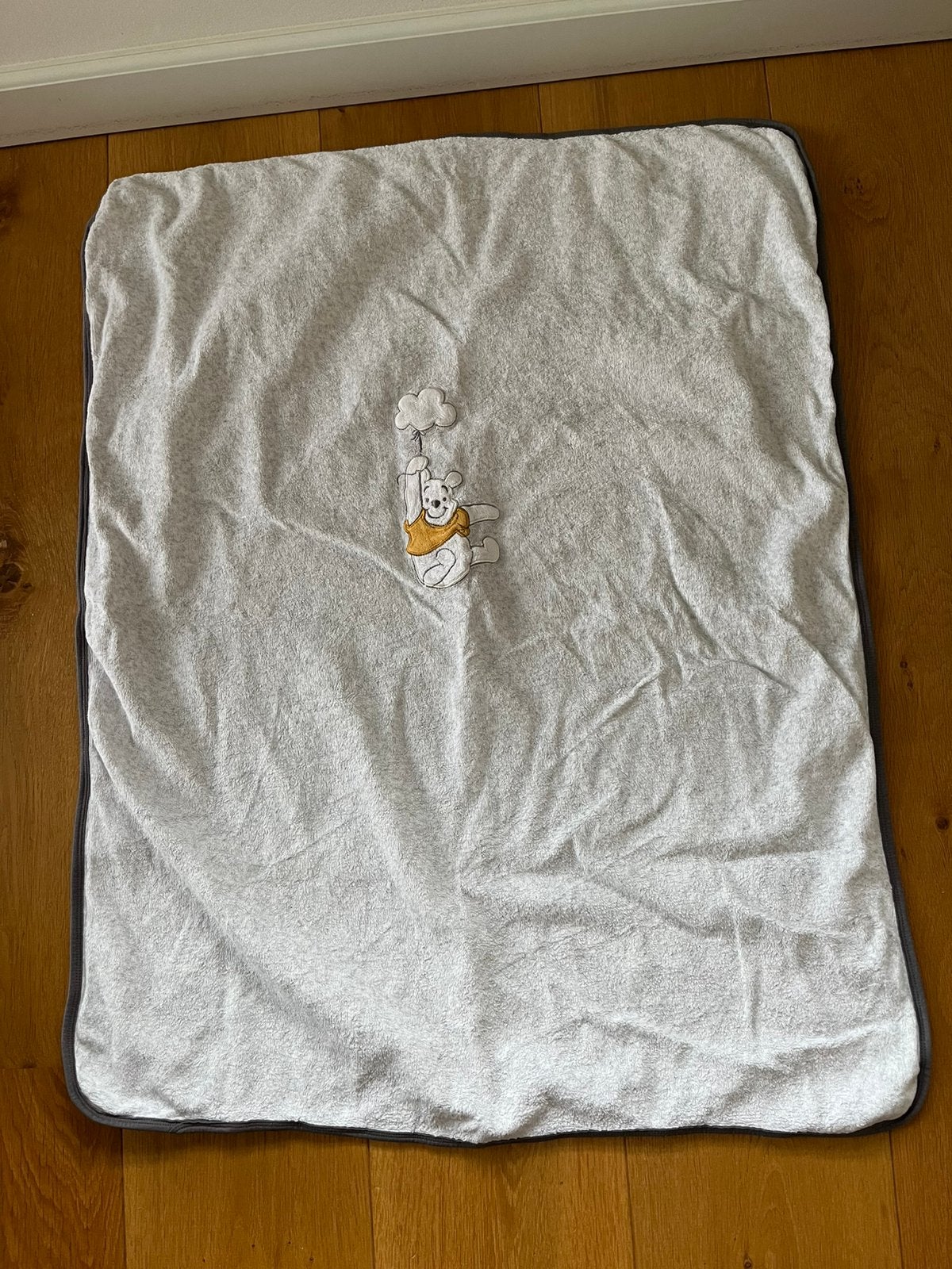 Disney baby c&a winnie the pooh wiegdeken, Verzenden, Nieuw, Overige merken, Grijs