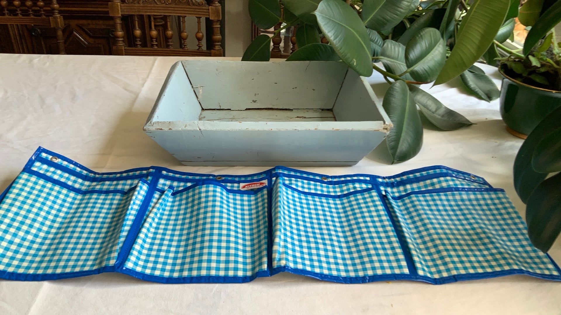 Kitsch Kitchen blauw geruite opberger met 4 ruime zakken, Huis en Inrichting, Ophalen of Verzenden, Zo goed als nieuw