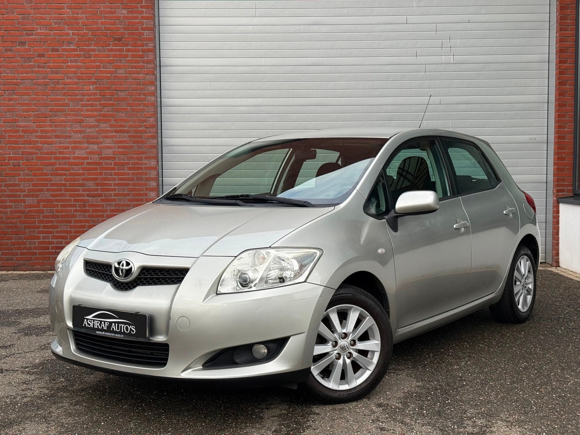 Toyota Auris 1.6-16V Sol| AUTOMAAT| NAP| NEW APK| TREKHAAK, Zwart, 4 cilinders, 1240 kg, Nieuw