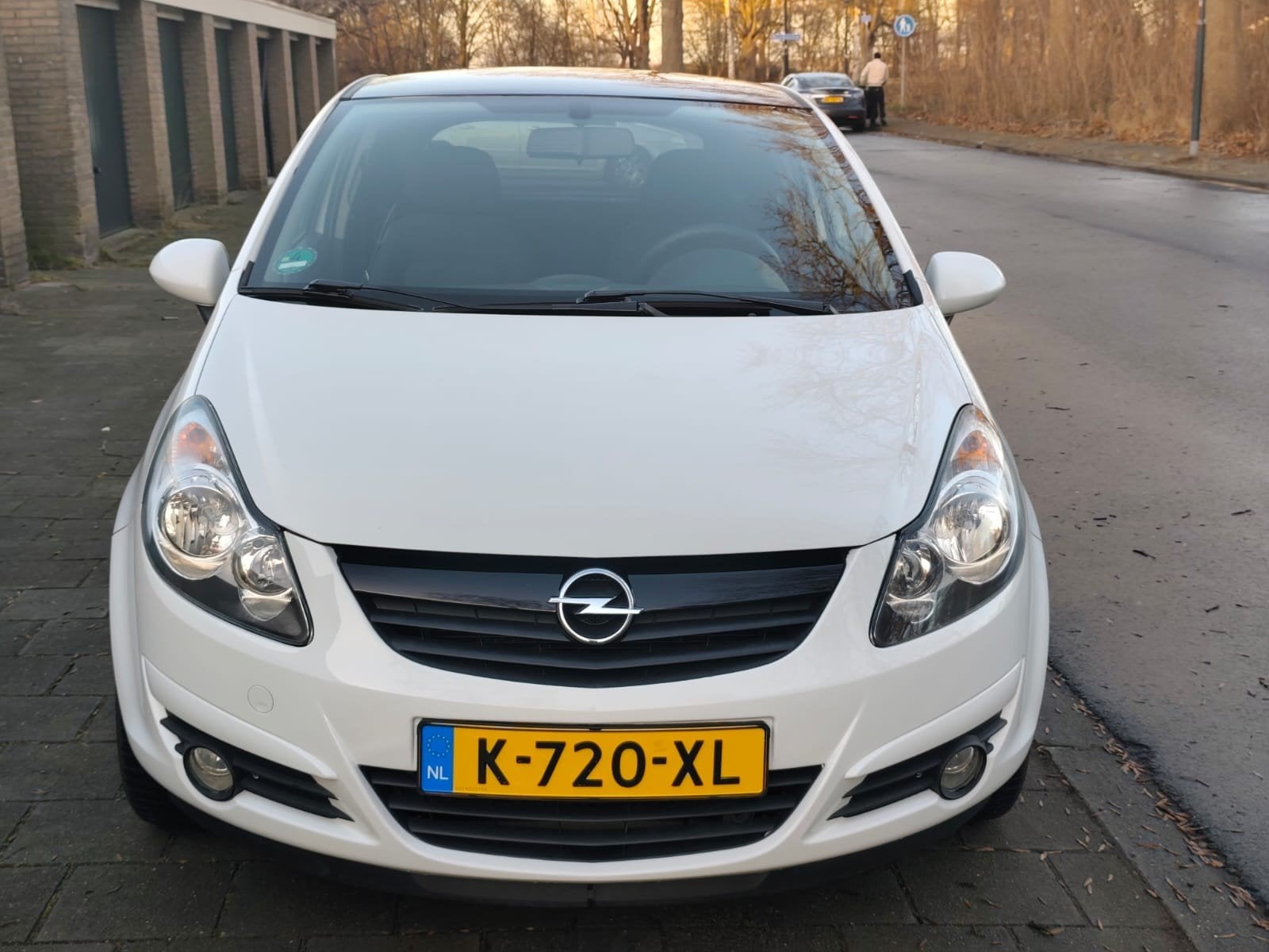 Opel Corsa 1.4 64KW 3D 2010 Wit, Voorwielaandrijving, 1398 cc, 4 cilinders, Wit