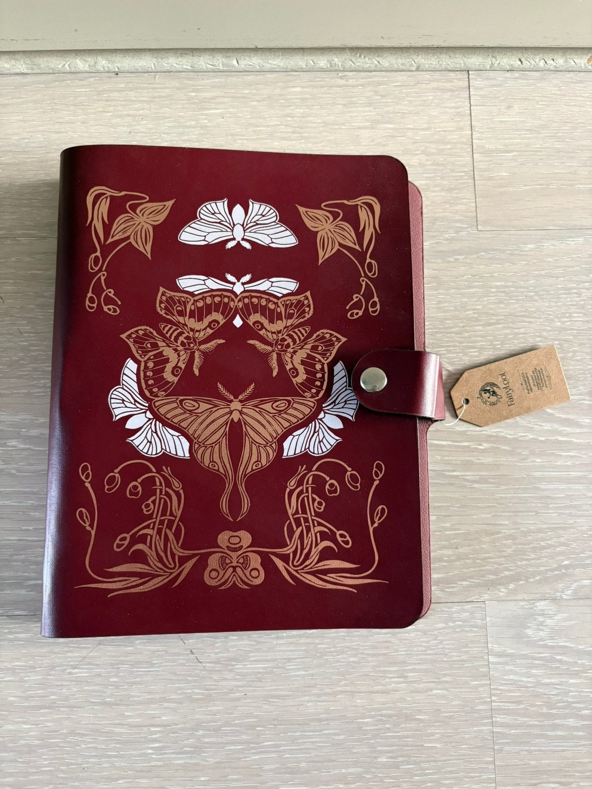 Fairyloot Crimson Moth pin book, Ophalen of Verzenden, Nieuw