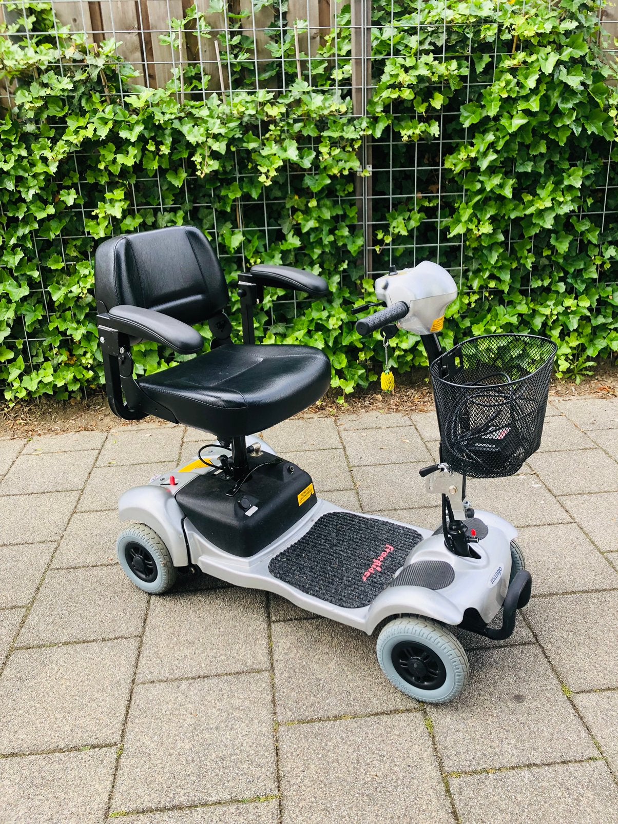 Zeer nettr kleine opvouwbare reis scootmobiel met 4 wiel, Diversen, Ophalen of Verzenden, Zo goed als nieuw