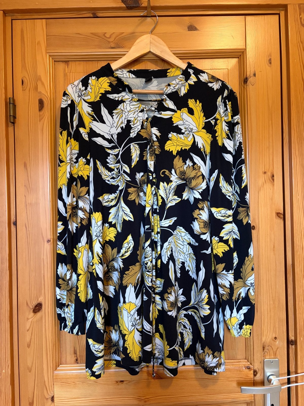Top Yoek zwart geel M 42/44 oto 53 lengte 79, Ophalen of Verzenden, Zo goed als nieuw, Zwart, Shirt of Top
