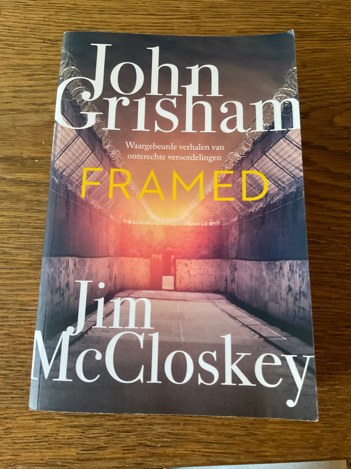 John Grisham - Framed, Ophalen of Verzenden, Zo goed als nieuw, John Grisham; Jim McCloskey