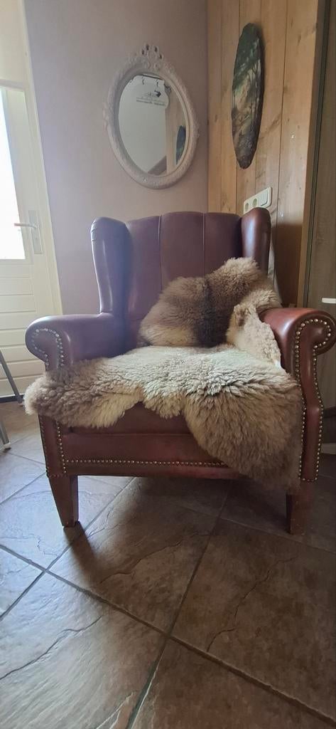 Schapenleren fauteuil met studs, Ophalen