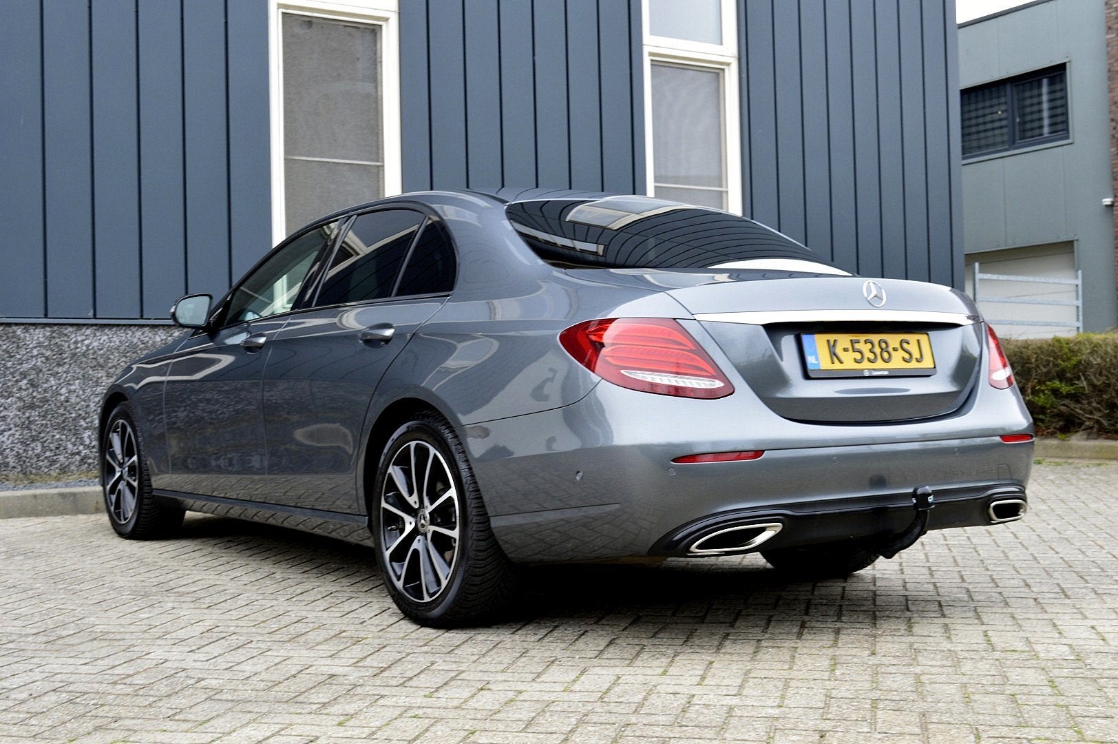 Mercedes-Benz E-Klasse 200 Premium Rijklaarprijs-Garantie Na, Automaat, Achterwielaandrijving, Gebruikt, Leder en Stof
