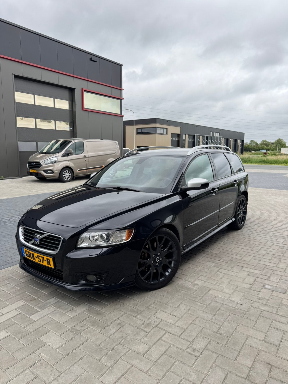 Volvo V50 T5 R-design 300 pk trekhaak apk nw, 230 pk, 700 kg, Stationwagon, Handgeschakeld