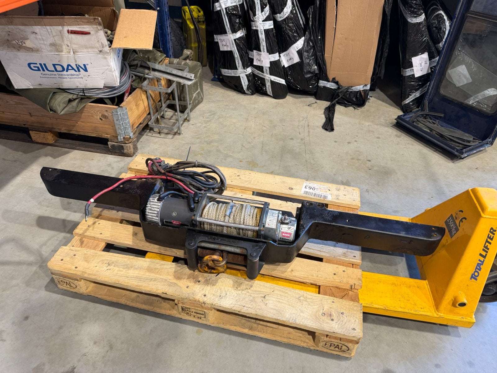 Land Rover defender lierbumper met Warn 9.5XP lier, Ophalen, Gebruikt, Land Rover, Bumper