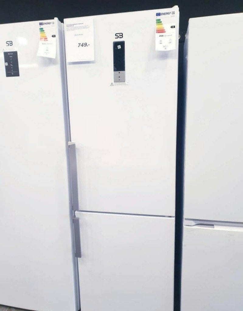 SB vrijstaande koelvriescombinatie inc fabrieks garantie, Witgoed en Apparatuur, Ophalen, 200 liter of meer, Met aparte vriezer
