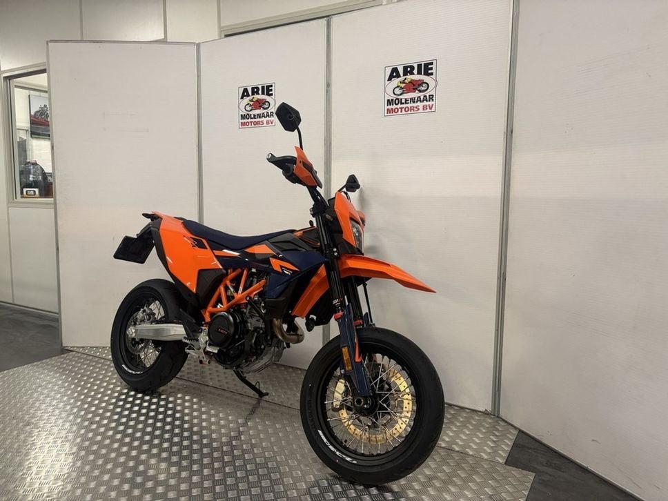 KTM 690 SMC R (bj 2026), Motoren, KTM, Bedrijf, Onbekend, Onbekend