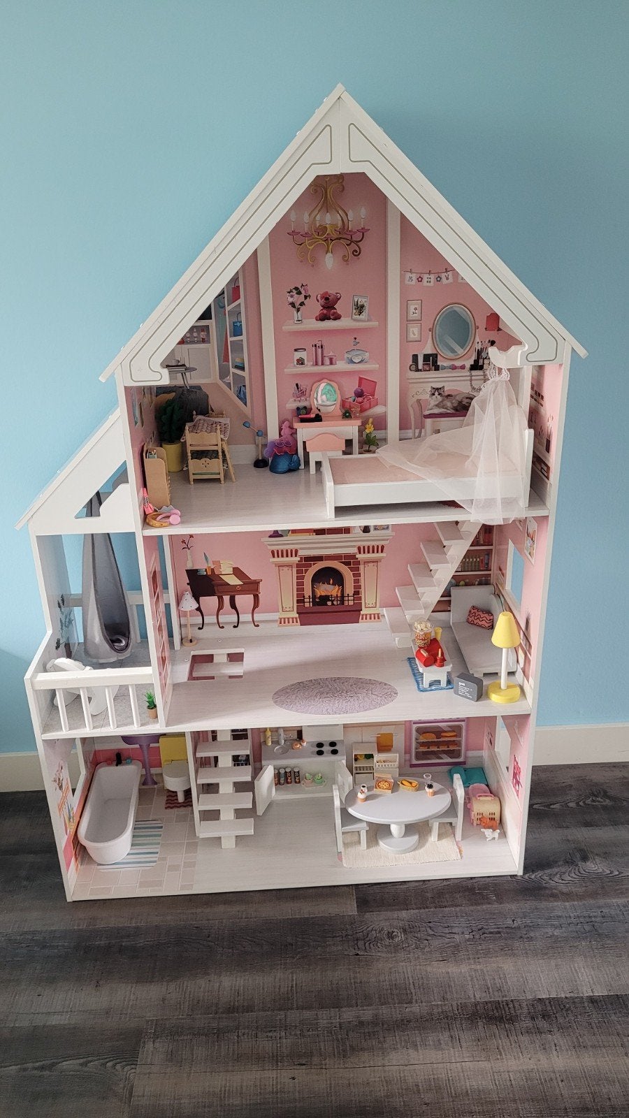 Groot Barbie Poppenhuis met Meubels en Accessoires, Ophalen, Zo goed als nieuw, Poppenhuis