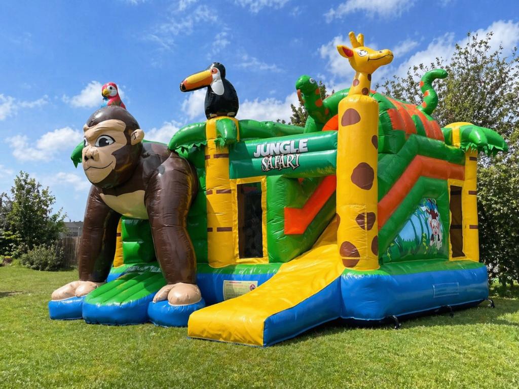 Jungle Springkussen huren Breda, Hobby en Vrije tijd, Feestartikelen | Verhuur, Nieuw, Verjaardag, Ophalen of Verzenden