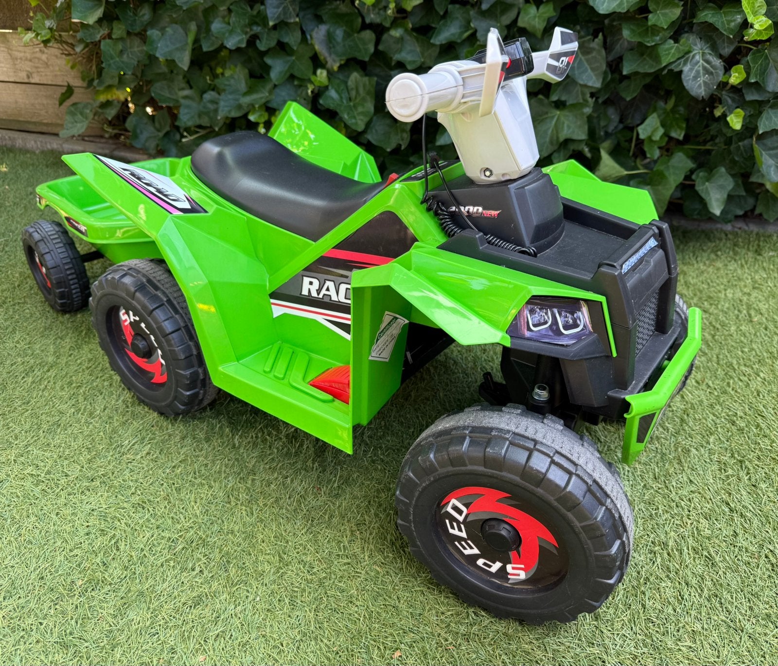 Elektrische kinder Quad Groen met aanhanger in prima staat, Ophalen, Zo goed als nieuw