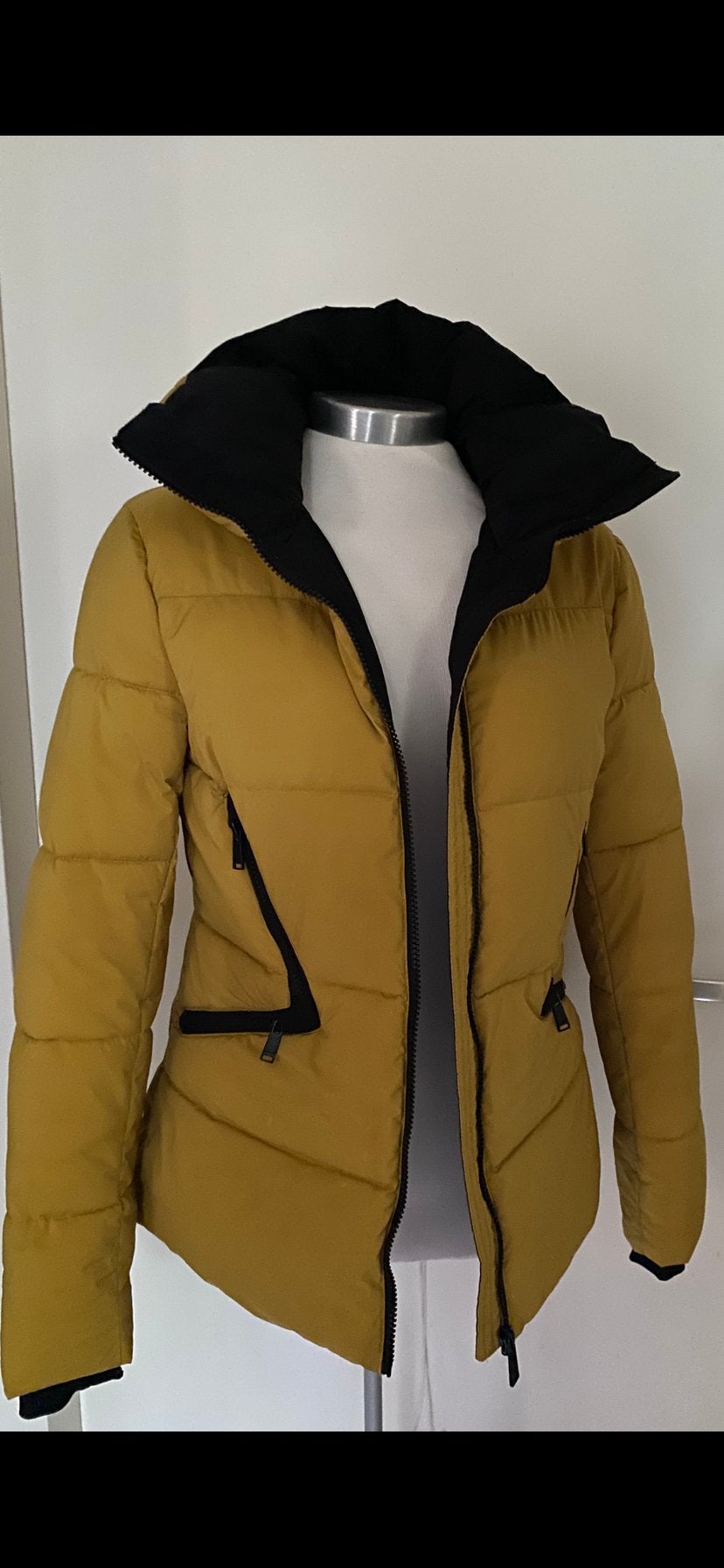 Reset OkerGeel/Zwarte Puffer Jas - Maat S/M, Kleding | Dames, Ophalen of Verzenden, Zo goed als nieuw, Maat 38/40 (M), Geel