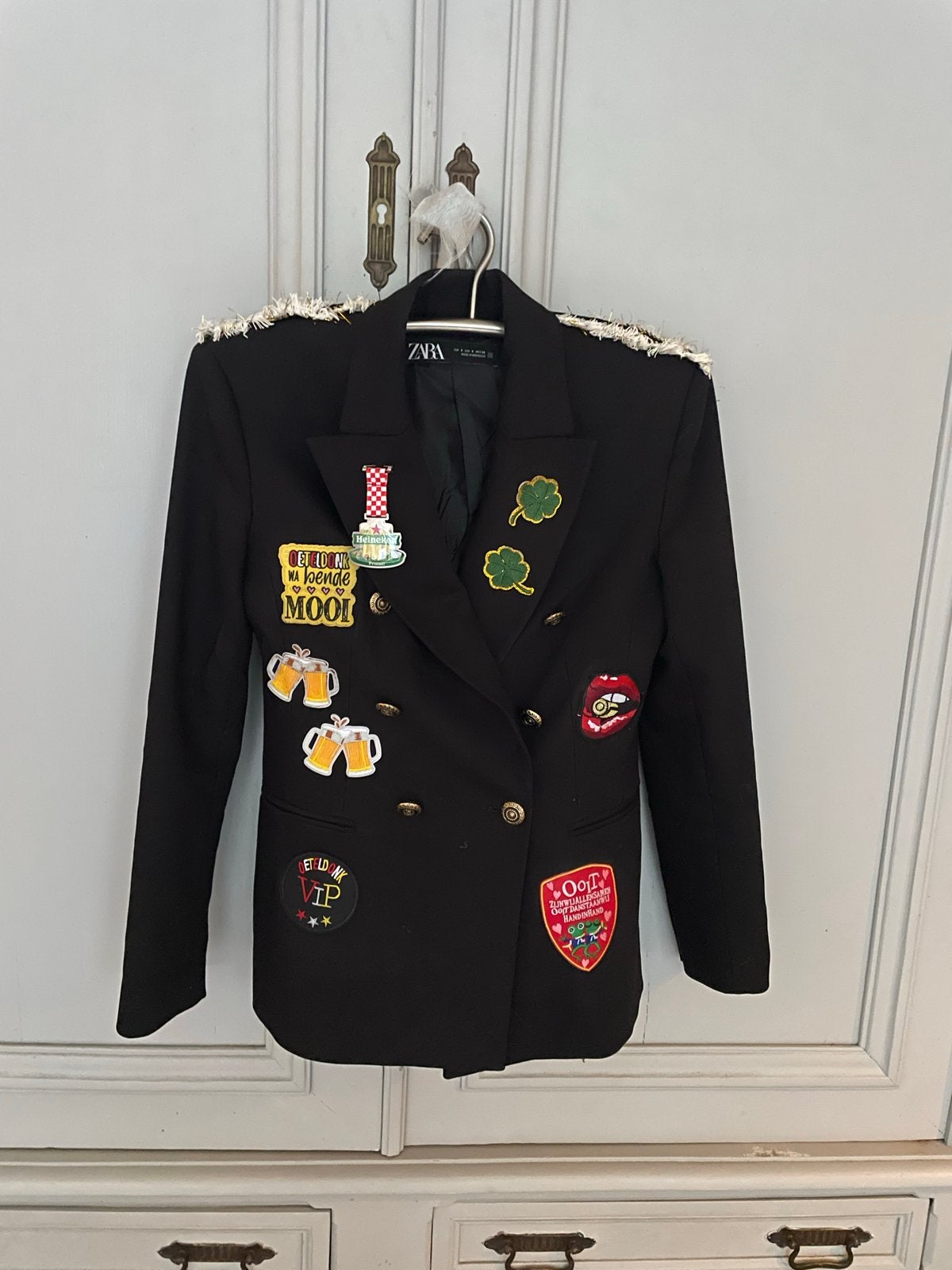 Colbert blazer met patches Oeteldonk 11/11!, Ophalen of Verzenden, Zo goed als nieuw, Maat 38/40 (M), Carnaval