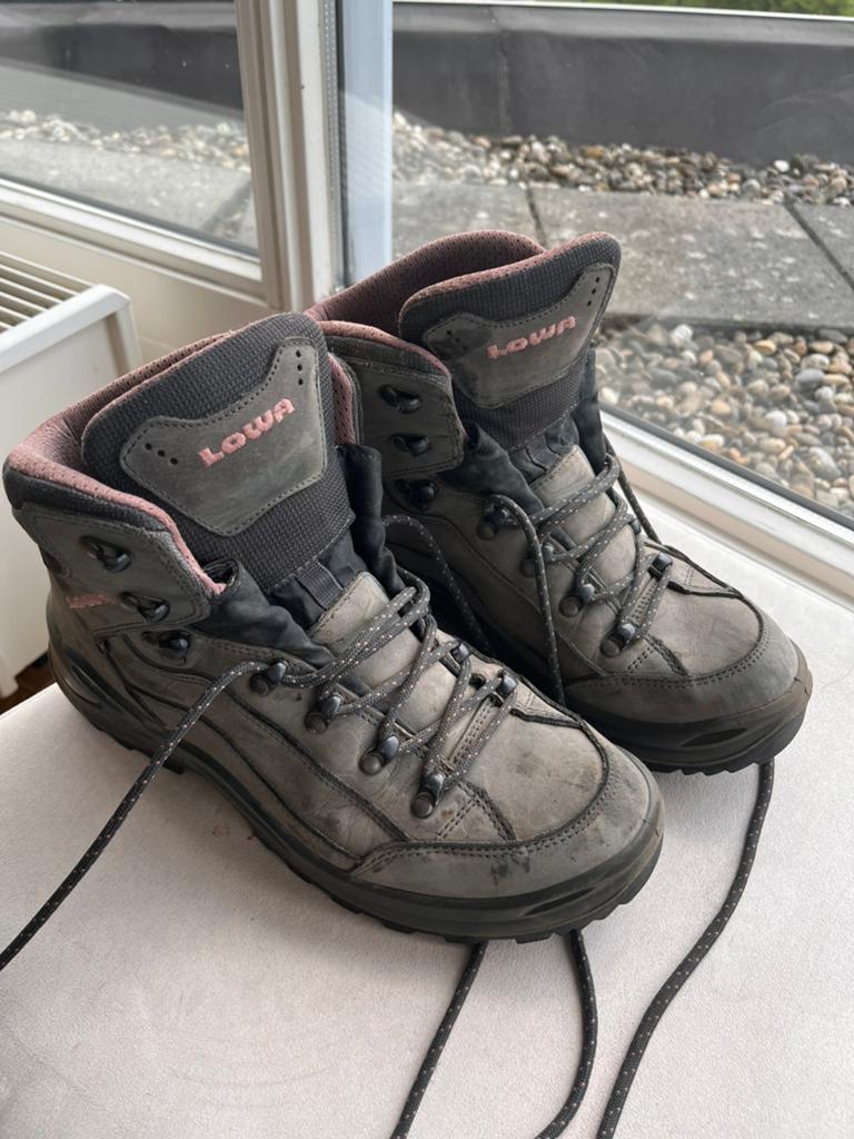 Lowa bergschoenen maat 41,5, Sport en Fitness, Bergsport en Wandelen, Zo goed als nieuw, Schoenen, Ophalen of Verzenden