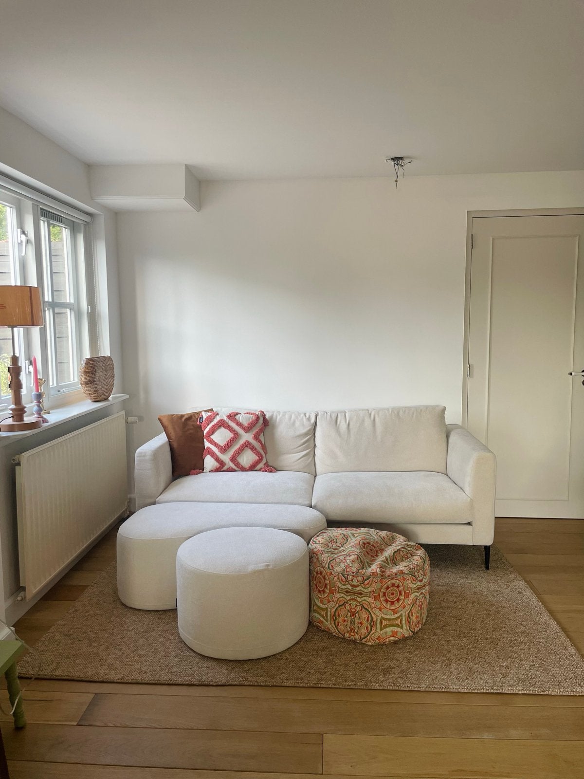 Beige bank met 2 poefjes - Zitmaxx Wonen Loungbank Norell, Ophalen, 75 tot 100 cm, Rechte bank, Stof