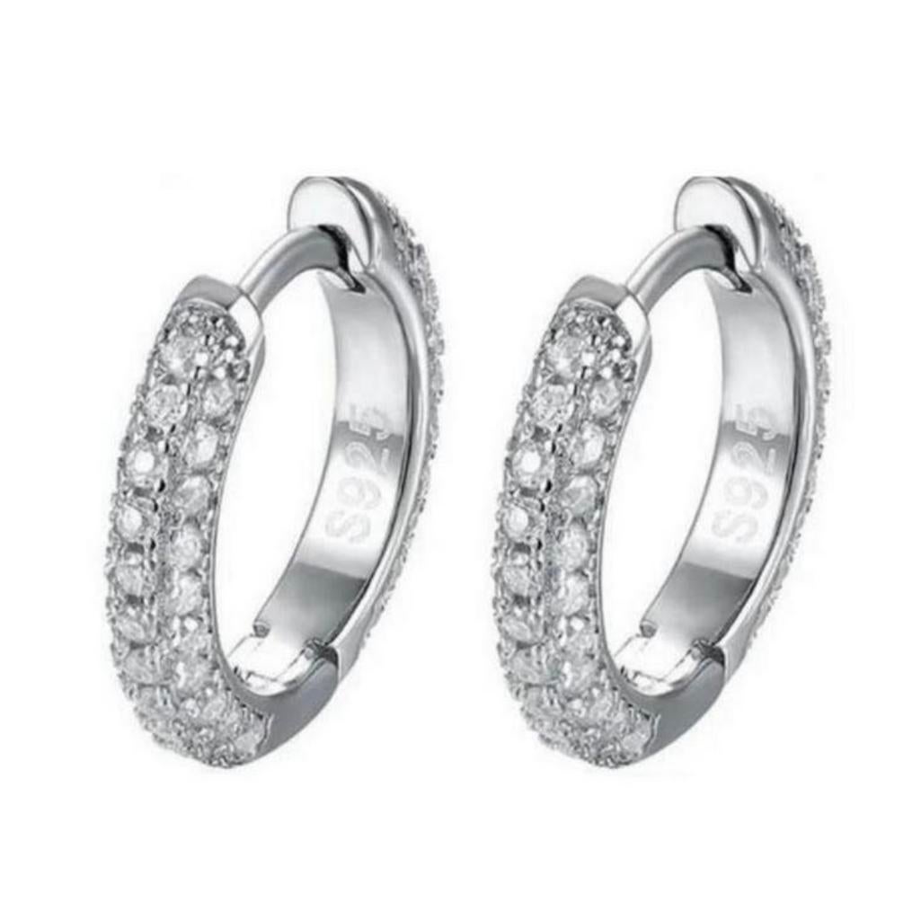 Prachtige zilveren oorbellen ingelegd met Moissanite, Ophalen of Verzenden, Nieuw, Zilver