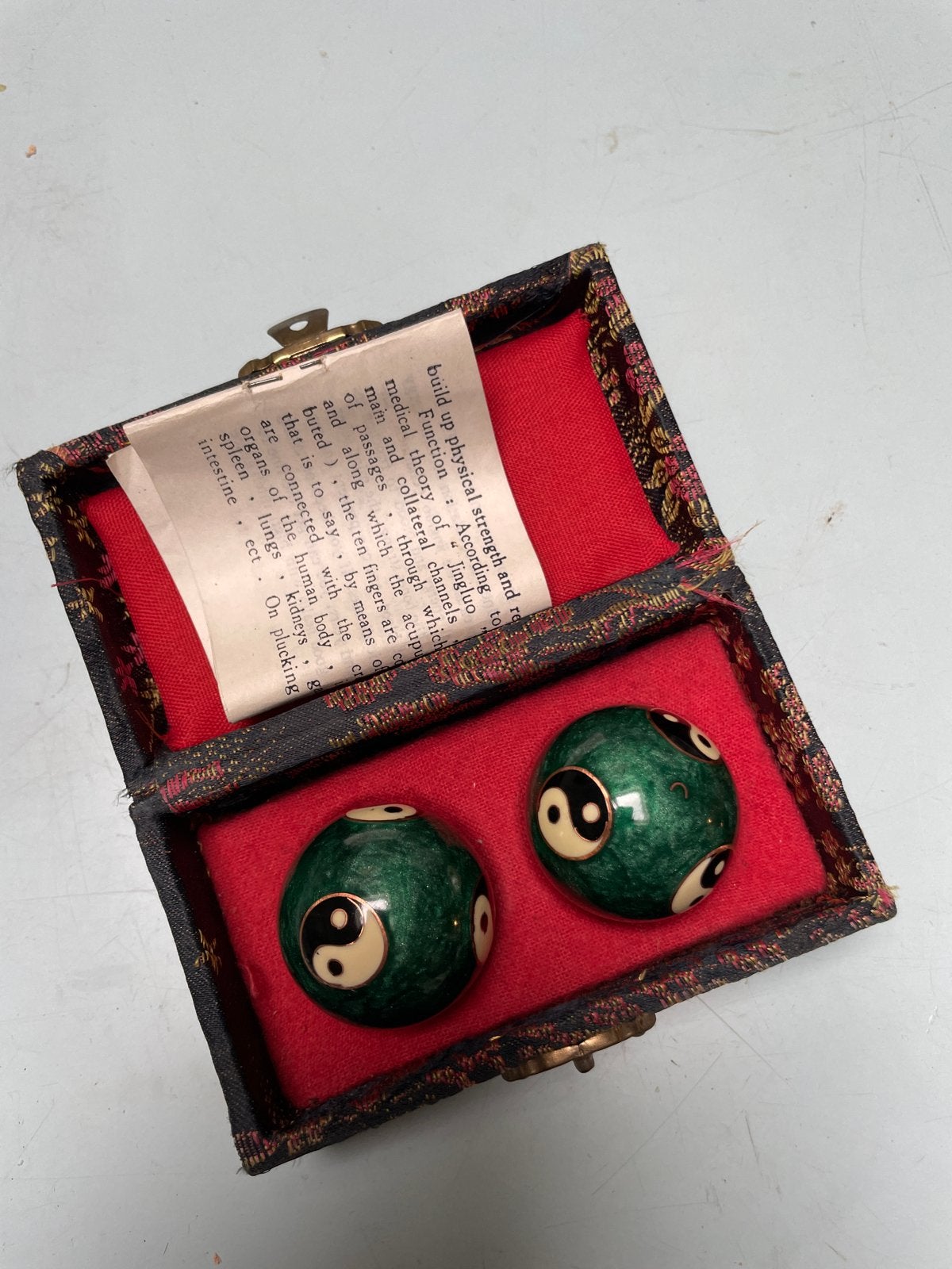 Baoding Ballen in Brokaten Doosje - Chinese Gezondheidsballe, Antiek en Kunst, Ophalen of Verzenden