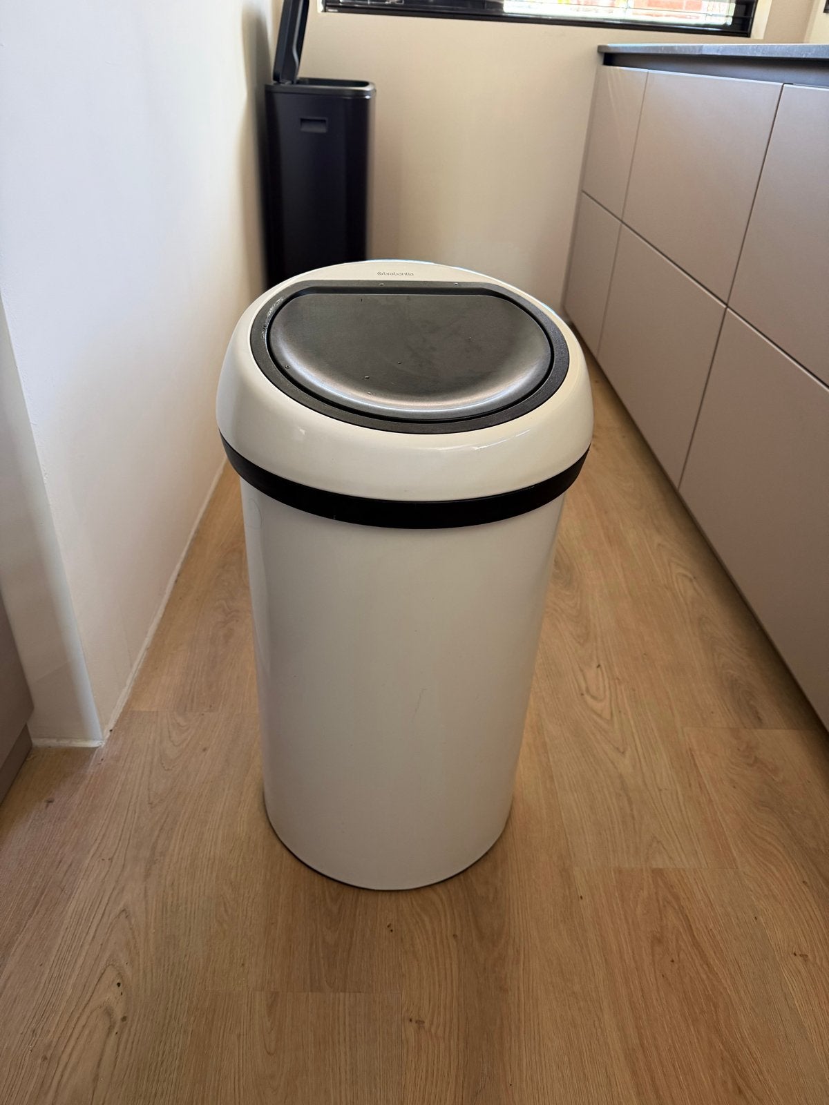 Brabantia Touch Bin XXL 60L Wit/Zwart - Gebruikt, 40 liter of meer, Ophalen, Gebruikt, Metaal