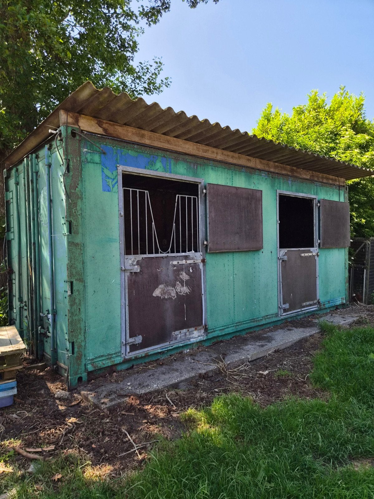 Paardenstal paardencontainer, Dieren en Toebehoren, Stalling, 2 of 3 paarden of pony's