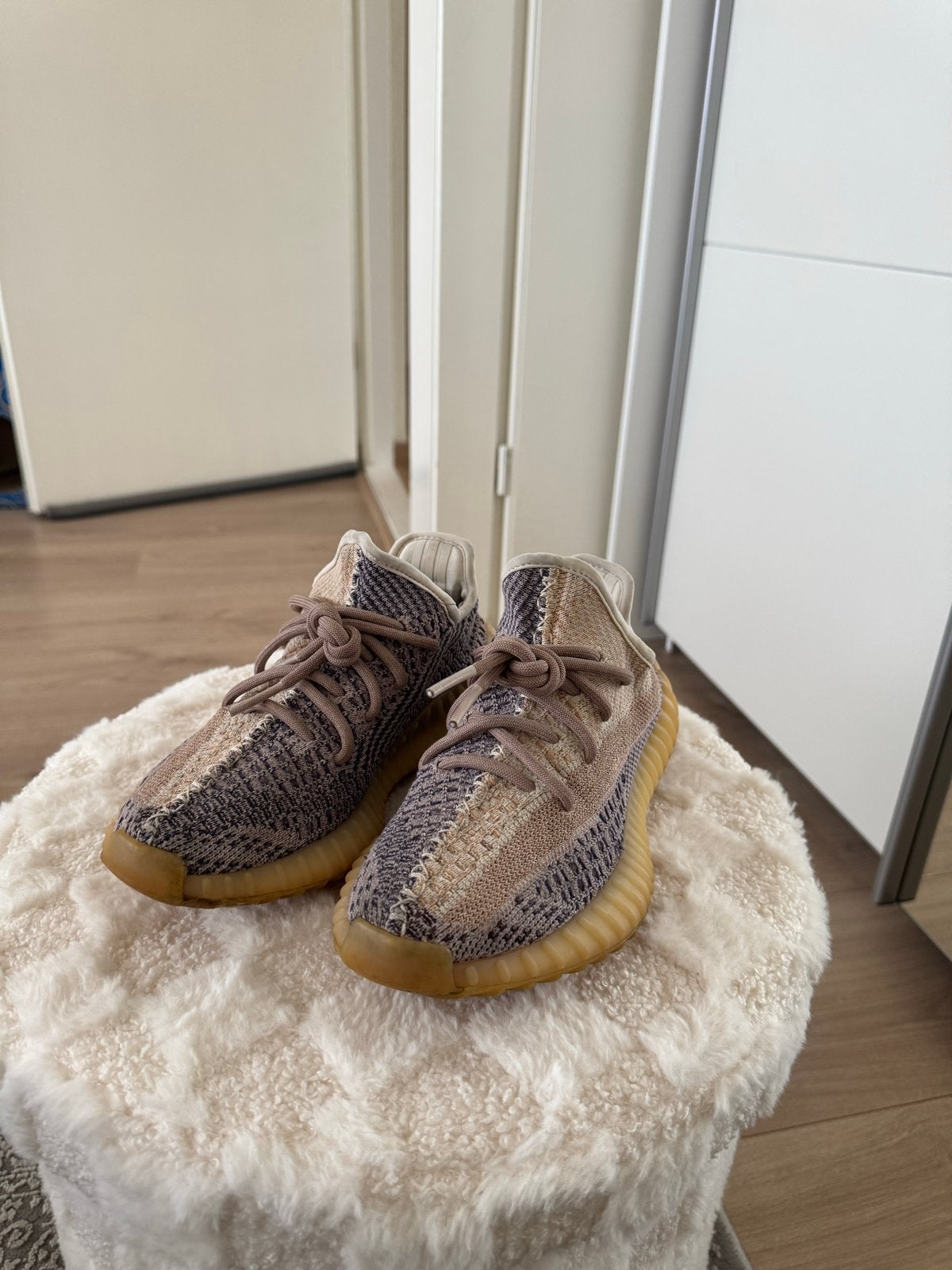 Adidas Yeezy Boost 350 V2 'Ash Pearl' Sneakers maat 37 1/3, Kleding | Dames, Beige, Ophalen of Verzenden, Sneakers of Gympen, Gedragen