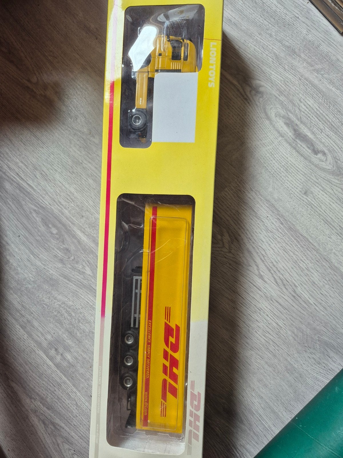 Lion-Toys MAN DHL Vrachtwagen 1:50, nieuw in doos, Ophalen of Verzenden, Nieuw, Bus of Vrachtwagen, Lion Toys