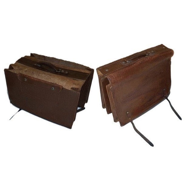 Bruine leren schooltas of officiers-/kaartentas, jaren 30-60, Gebruikt, Bruin, Aktetas of Boekentas, Leer