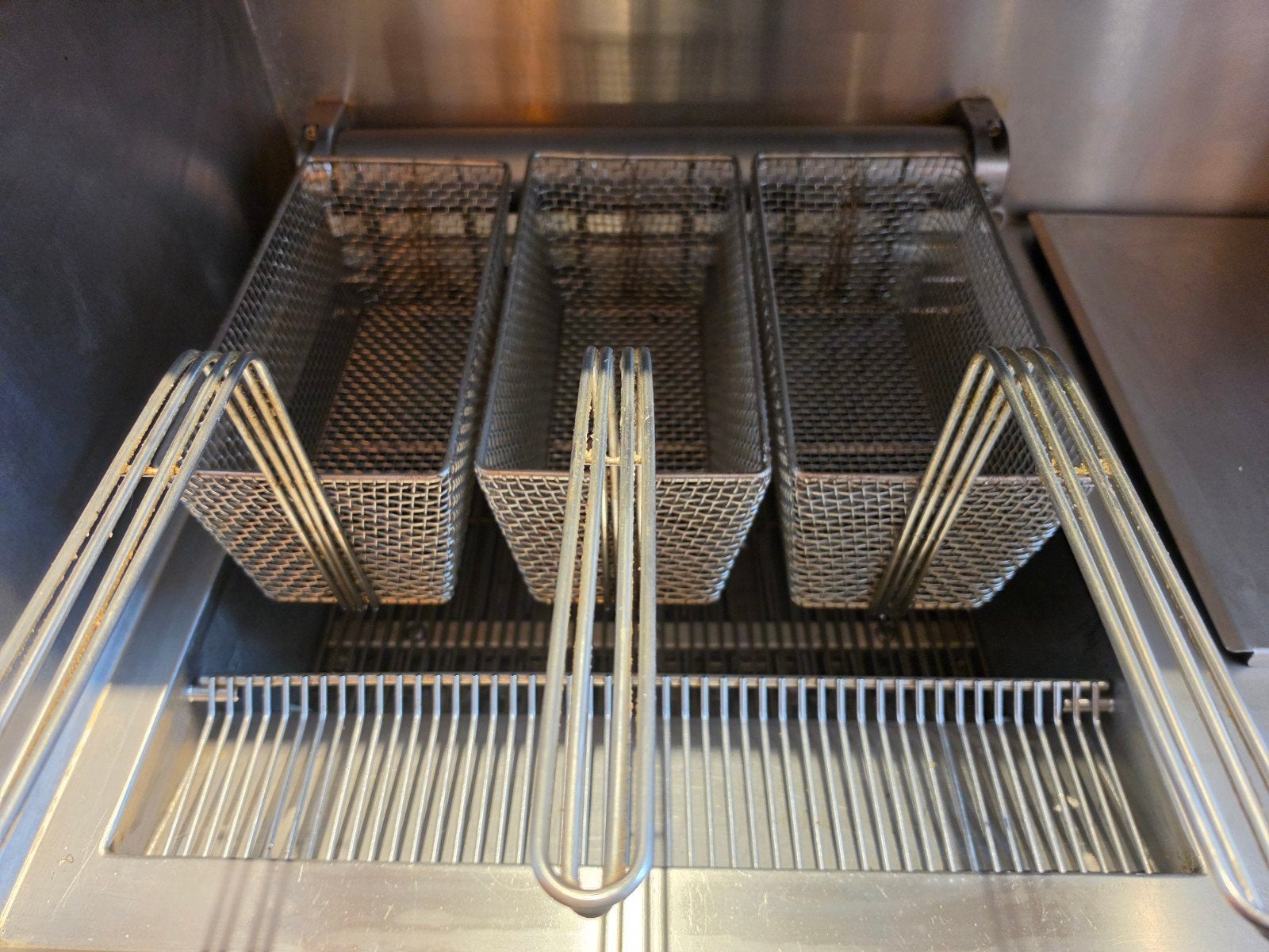 Grote horeca friteuse met ingebouwde afzuigingkap, Ophalen, Gebruikt, Fornuis, Frituur en Grillen