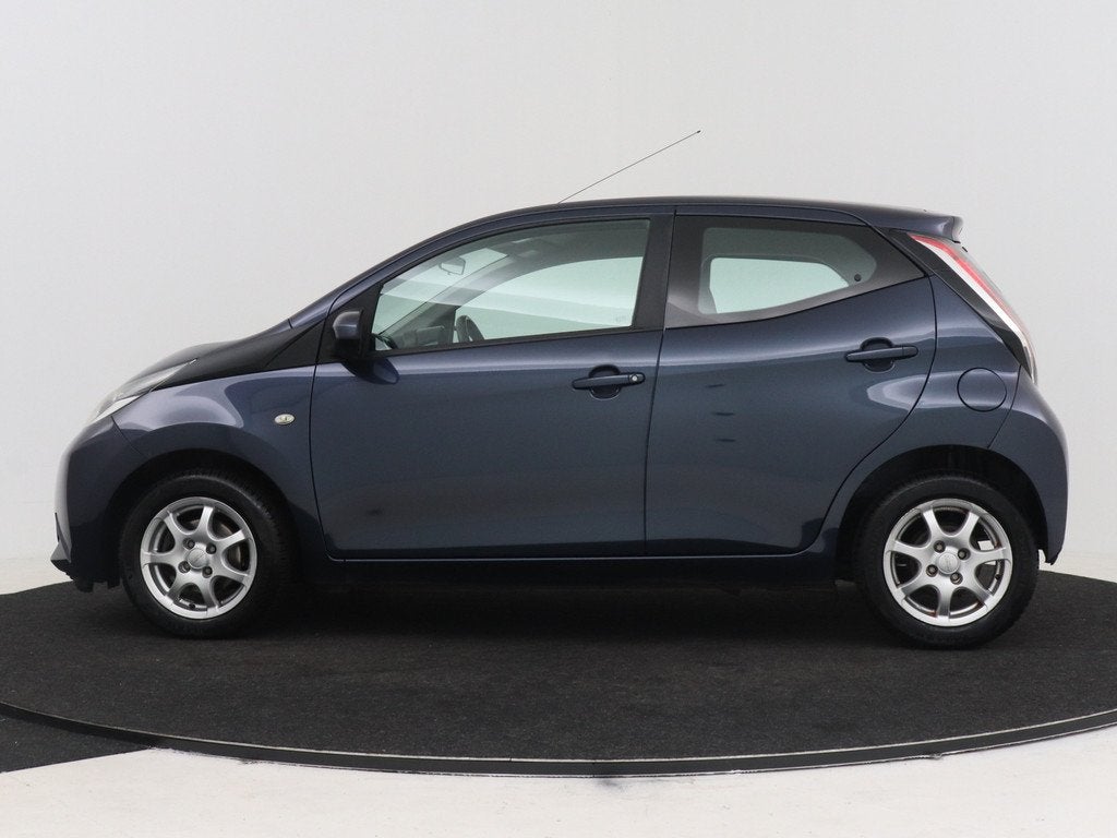 Toyota Aygo 1.0 VVT-i x-play (bj 2015, automaat), Auto's, Toyota, Stof, Gebruikt, Origineel Nederlands, Grijs